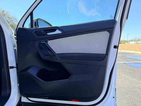 Used 2021 Volkswagen Tiguan S image 28