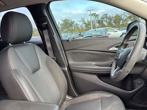 Used 2022 Buick Encore GX Select w/ Sport Touring Package image 8