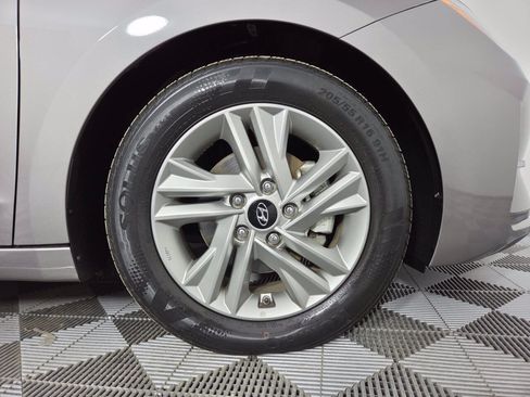 Used 2020 Hyundai Elantra SEL w/ Cargo Package (C1) FWD image 9