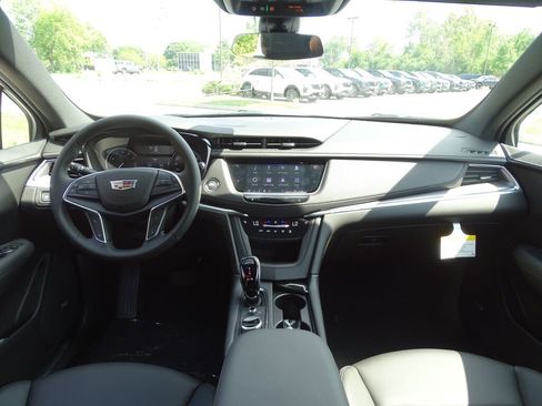New 2025 Cadillac XT5 Luxury image 23
