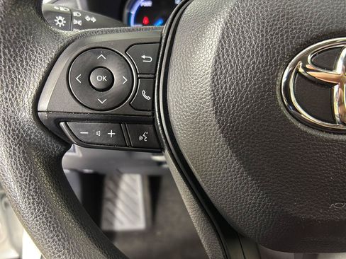 Used 2025 Toyota RAV4 LE AWD/4WD image 31
