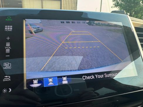 Used 2016 Honda Pilot Touring image 19