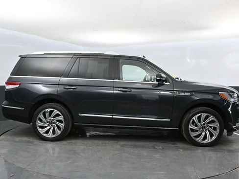 Used 2023 Lincoln Navigator Reserve AWD/4WD image 7