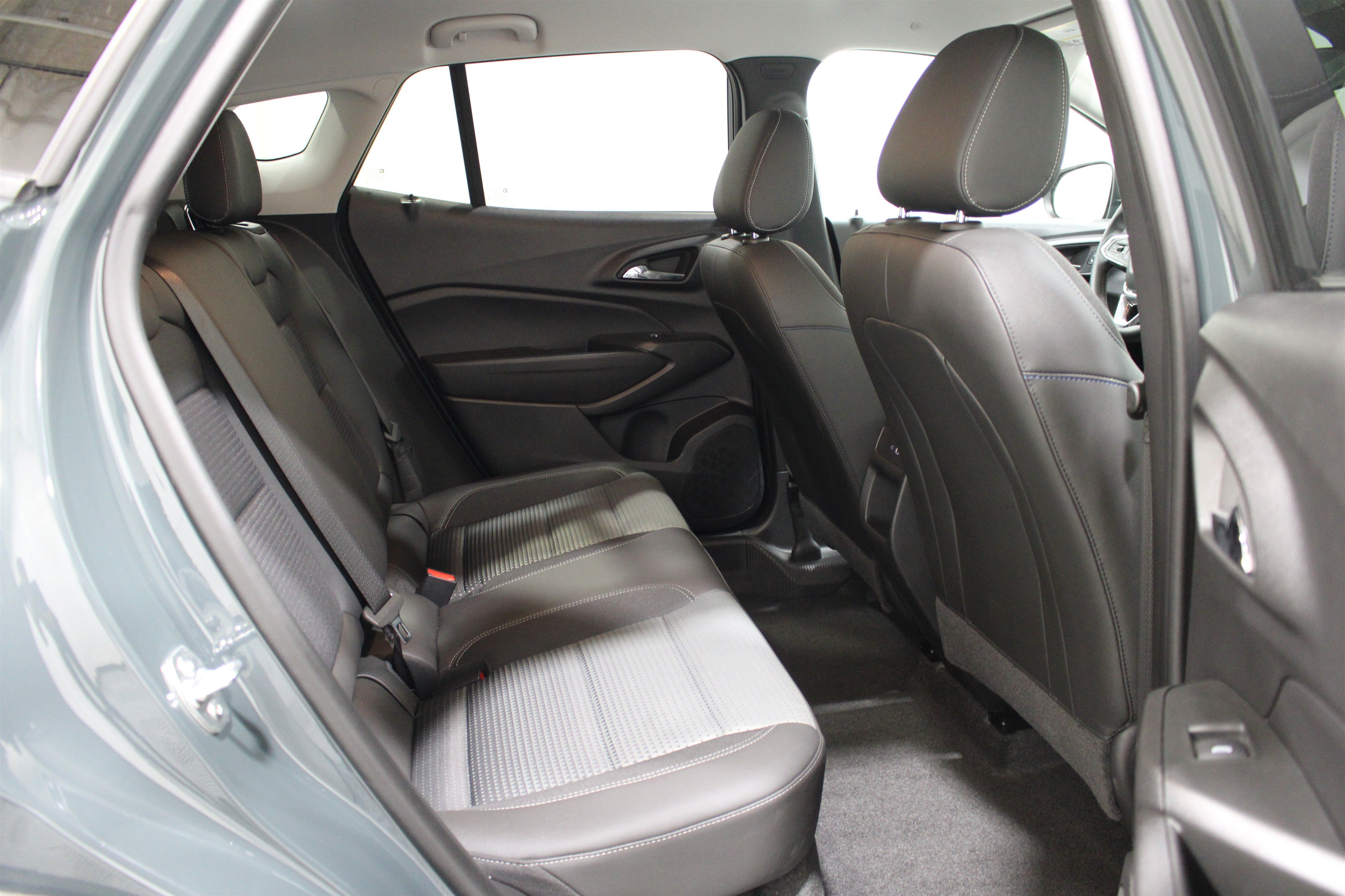 New 2026 Chevrolet Trax LT w/ Driver Confidence Package FWD image 24