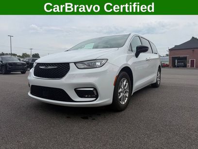 Used 2024 Chrysler Pacifica Touring-L