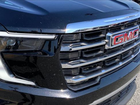 Used 2024 GMC Acadia Elevation image 28