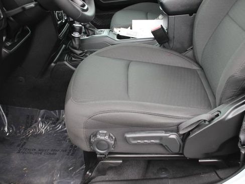 Used 2023 Jeep Wrangler Unlimited Sport AWD/4WD image 17