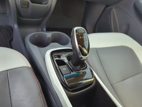 Used 2020 Chevrolet Bolt Premier FWD image 22
