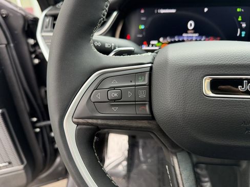 Used 2025 Jeep Grand Cherokee Limited 4xe w/ MOPAR Finishing Package image 17