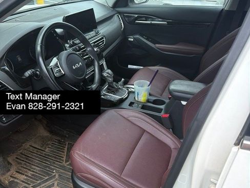 Used 2023 Kia Seltos SX w/ SX Sunroof Package AWD/4WD image 3