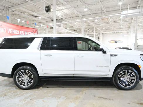 Used 2022 GMC Yukon XL Denali w/ Advanced Technology Package image 14