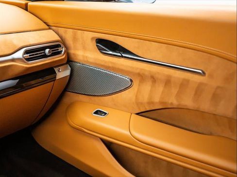 Used 2025 Aston Martin V8 Vantage Coupe image 27