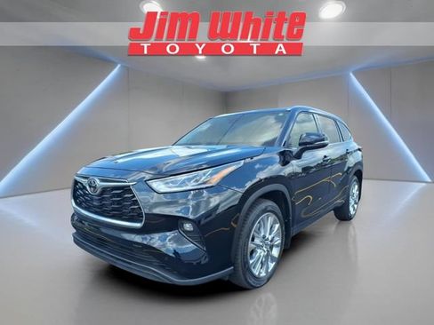 Used 2023 Toyota Highlander Limited AWD/4WD image 1