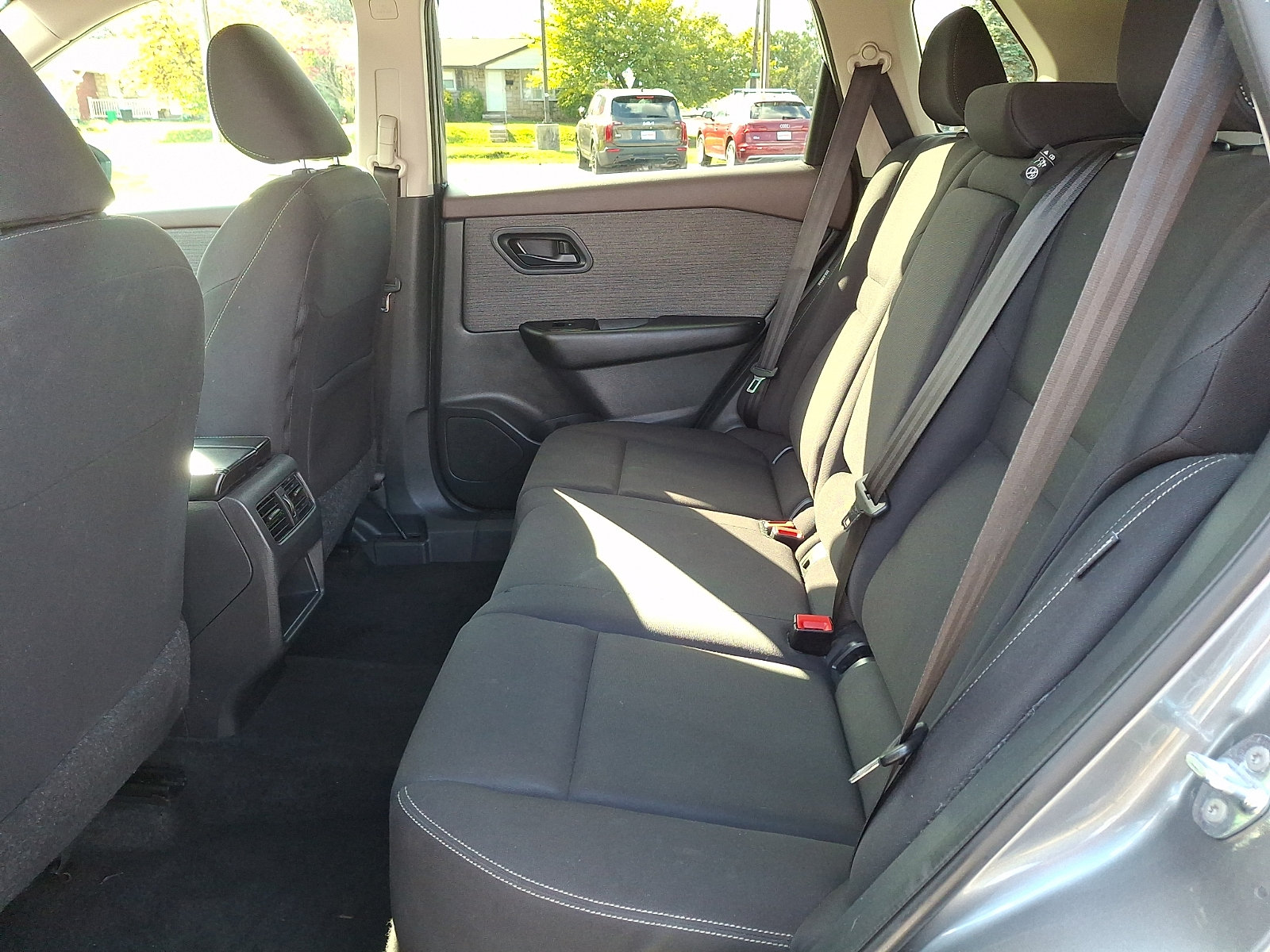 Used 2023 Nissan Rogue S AWD/4WD image 10