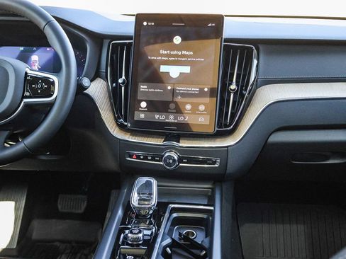 New 2026 Volvo XC60 B5 Ultra w/ Climate Package image 22