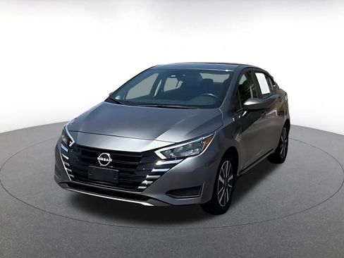 Used 2025 Nissan Versa SV FWD image 5
