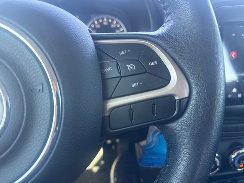 Used 2015 Jeep Renegade Latitude AWD/4WD image 15