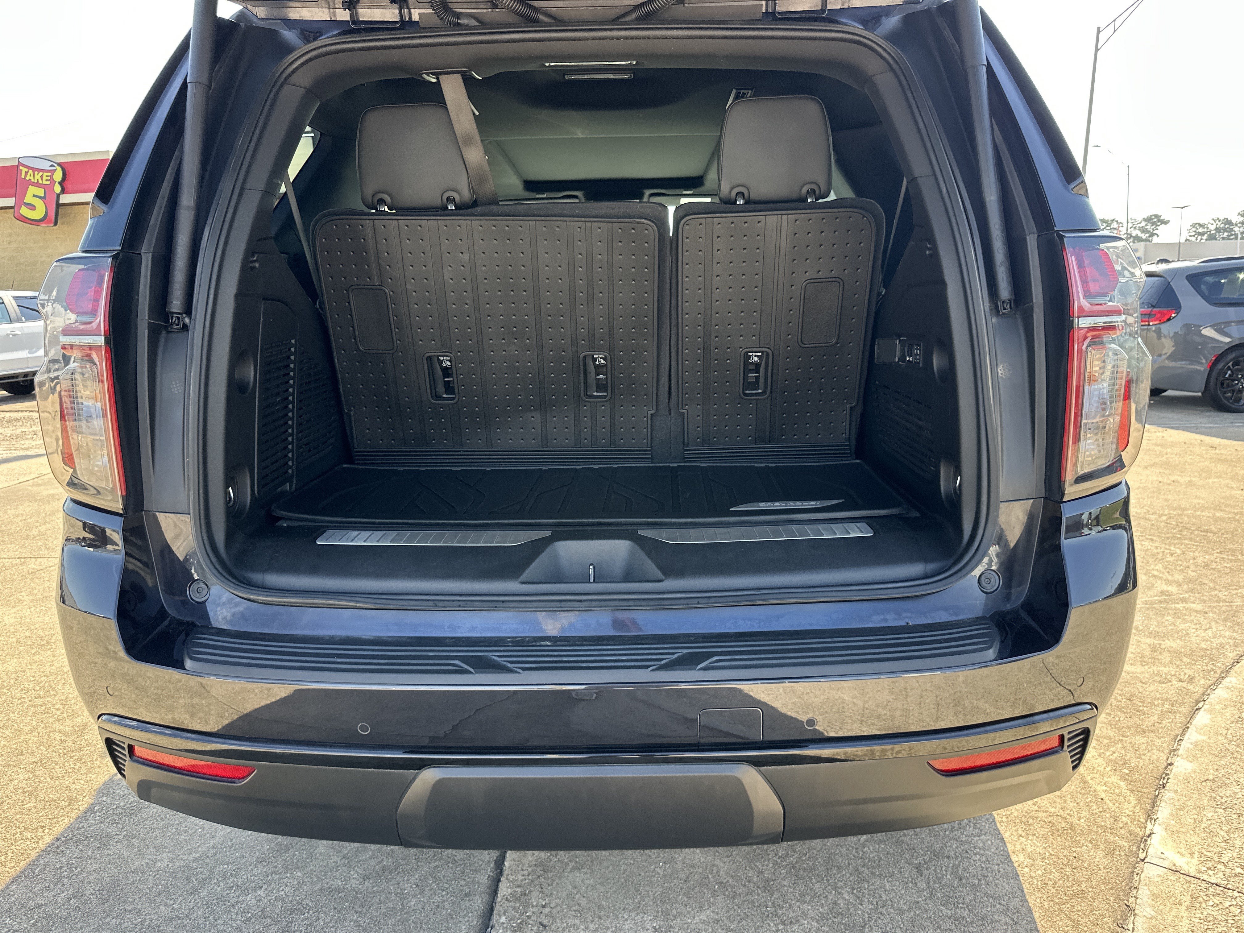 Certified 2024 Chevrolet Tahoe Z71 w/ Luxury Package AWD/4WD image 20