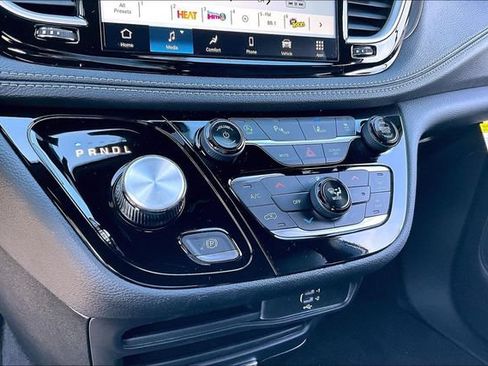New 2026 Chrysler Pacifica Select FWD image 14