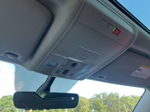Used 2023 Volkswagen Atlas SE w/ Panoramic Sunroof Package FWD image 13