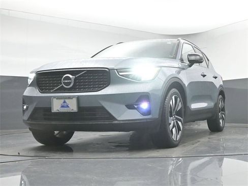Used 2023 Volvo XC40 B5 Plus w/ Protection Package Premier image 36