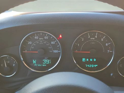 Used 2017 Jeep Wrangler Unlimited Rubicon w/ Connectivity Group image 21