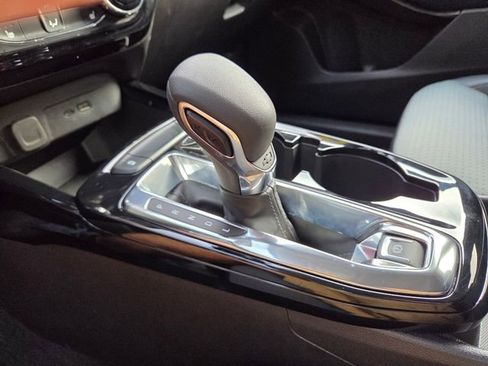 Certified 2025 Chevrolet Trax LT w/ LT Convenience Package FWD image 33