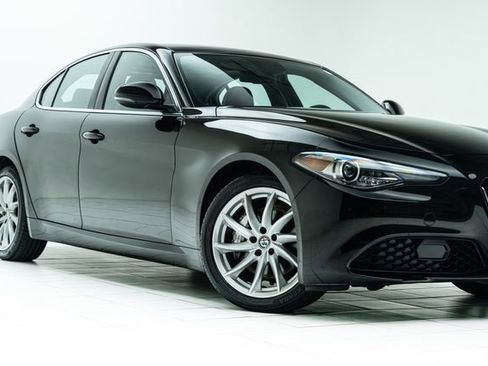 Used 2018 Alfa Romeo Giulia AWD image 3