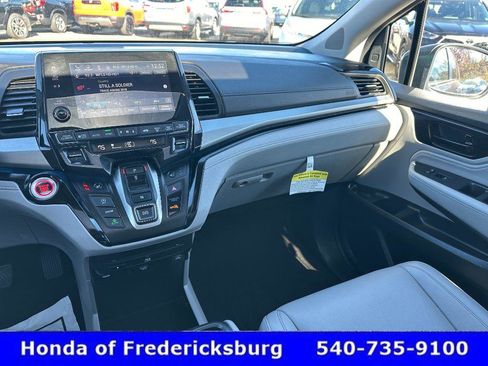 Certified 2024 Honda Odyssey Touring image 21