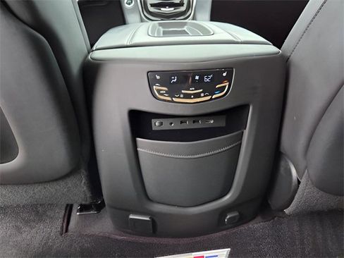 Used 2020 Cadillac Escalade Premium Luxury w/ Escalade Sport Edition image 26