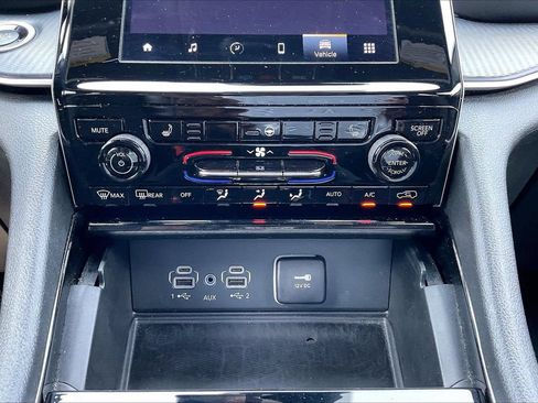 Certified 2023 Jeep Grand Cherokee Altitude AWD/4WD image 18