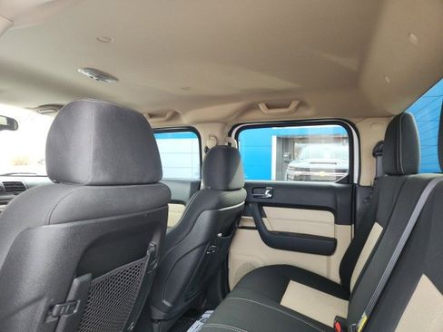Used 2010 HUMMER H3T Luxury image 10