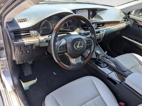 Used 2016 Lexus ES 350 w/ Luxury Package w/Wood Trim FWD image 10