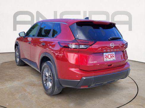 Used 2024 Nissan Rogue S image 8