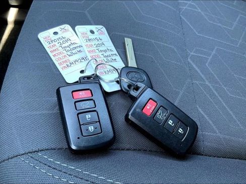 Used 2019 Toyota Tacoma TRD Off-Road image 11