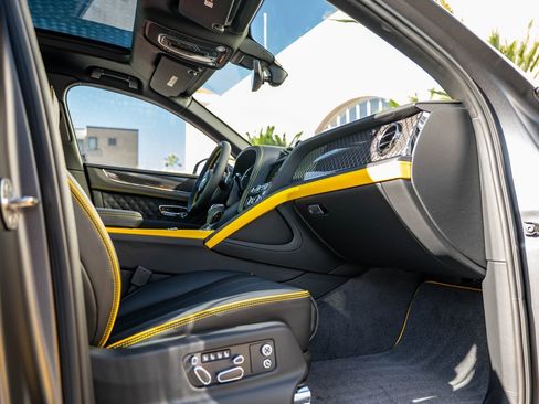 Used 2025 Bentley Bentayga S Black Edition image 21