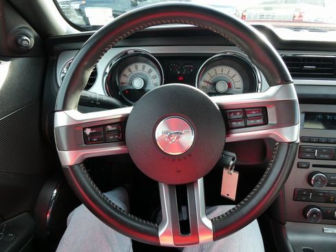Used 2010 Ford Mustang GT Premium image 23
