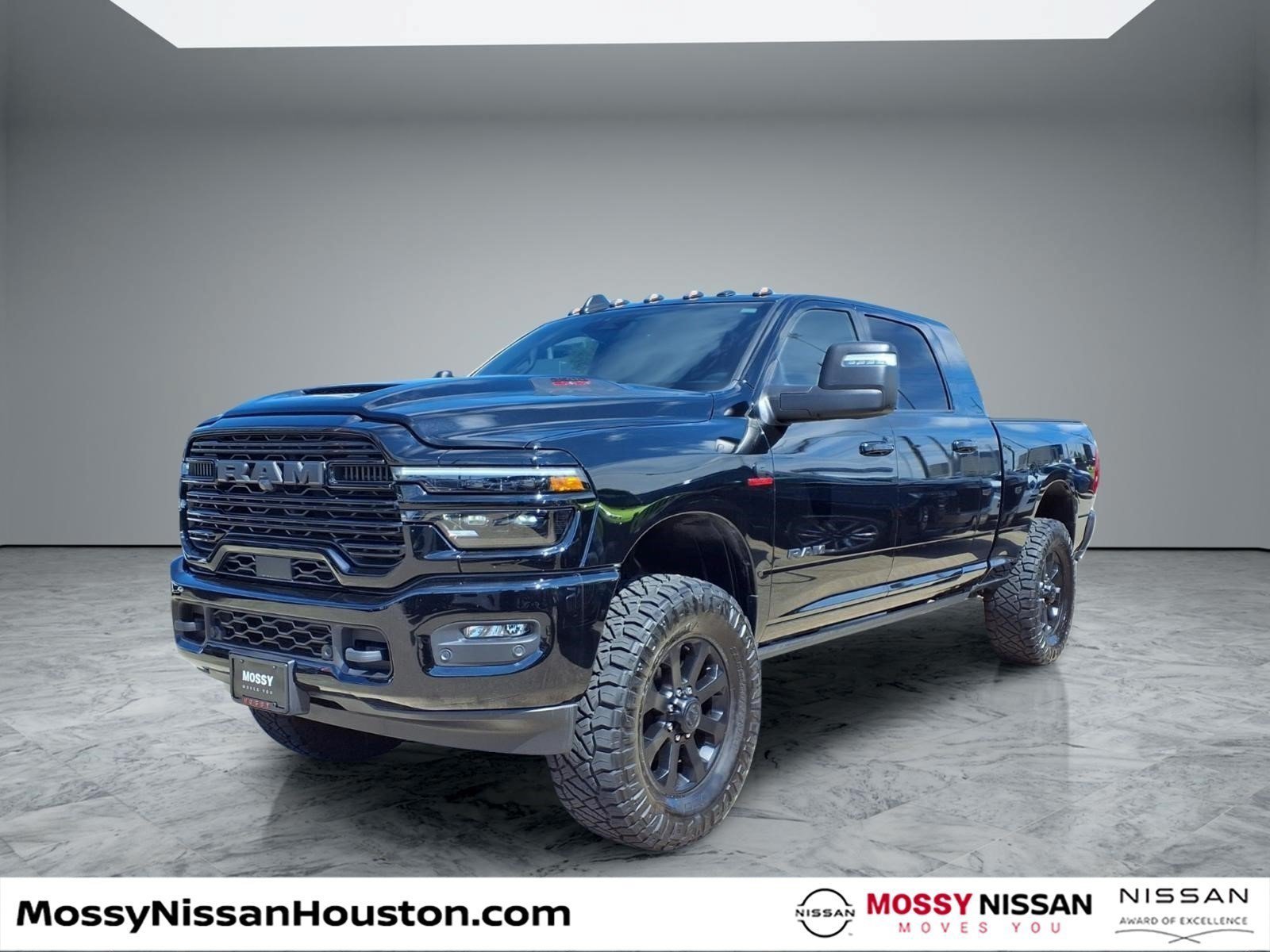 Used 2025 RAM 2500 Laramie AWD/4WD image 4