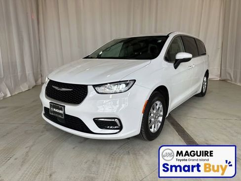 Used 2023 Chrysler Pacifica Touring-L image 1