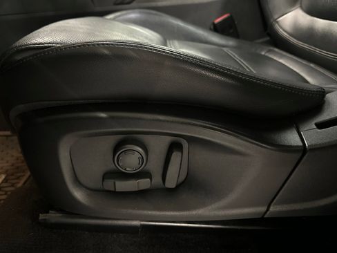 Used 2020 Jaguar E-PACE SE image 17