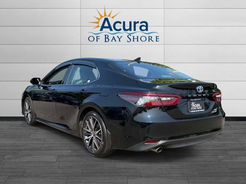 Used 2022 Toyota Camry XLE w/ Navigation Upgrade Package FWD image 5