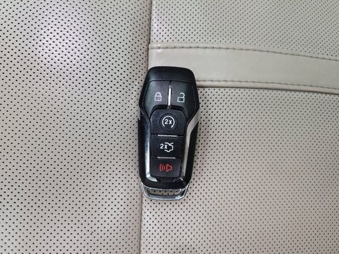 Used 2016 Lincoln MKX Reserve w/ Luxury Package AWD/4WD image 32
