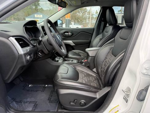 Used 2022 Jeep Cherokee Latitude AWD/4WD image 12