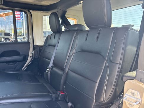 Used 2022 Jeep Wrangler Unlimited Sahara w/ Cold Weather Group image 11
