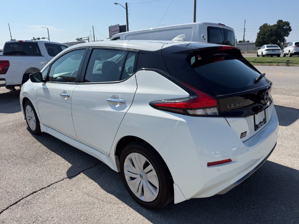 Used 2025 Nissan Leaf S FWD image 9