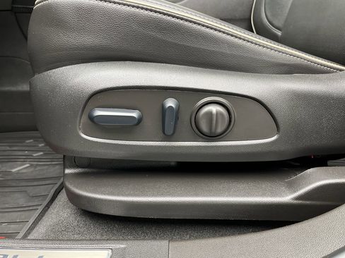 Certified 2023 GMC Acadia Denali w/ Denali Ultimate Package AWD/4WD image 12