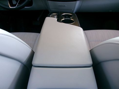 Used 2024 Cadillac Lyriq Sport image 16