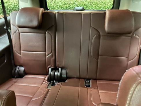 Used 2017 Chevrolet Suburban Premier AWD/4WD image 32