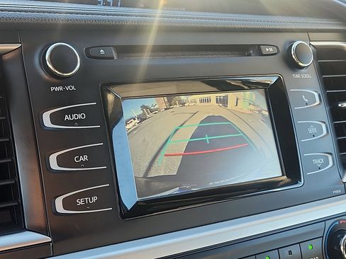 Used 2019 Toyota Highlander LE image 18