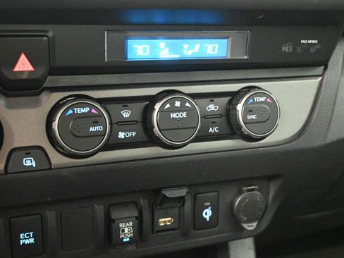 Certified 2022 Toyota Tacoma TRD Off-Road image 14